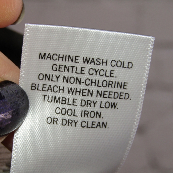 Banana Republic Black Chevron Unlined Pleat Neck Spring Blouse Lightweight Tank - Picture 5 of 5